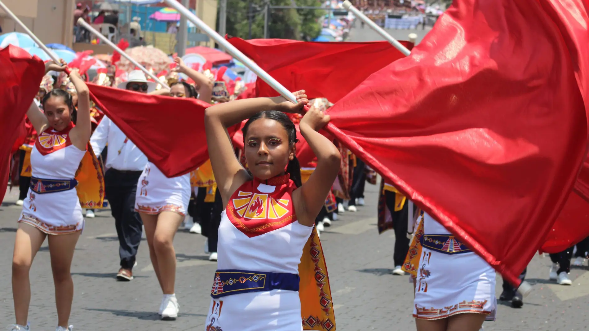 Alumnos del Centro Escolar Profesor Gregorio de Gante, los más aplaudidos en Desfile del 5 de Mayo